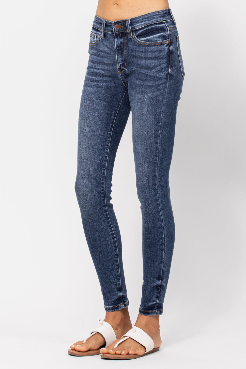 JUDY BLUE MID-RISE SKINNY W/ HANDSAND