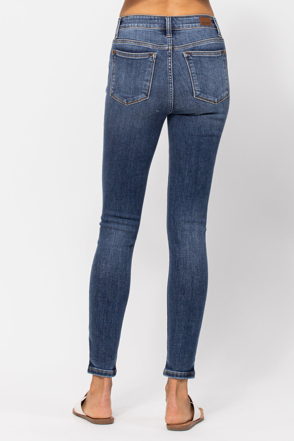 JUDY BLUE MID-RISE SKINNY W/ HANDSAND