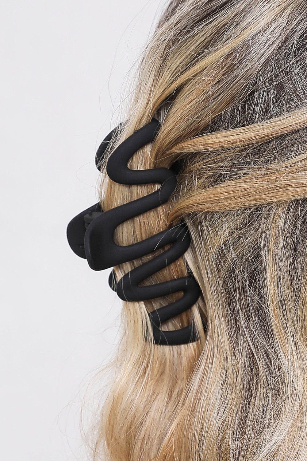 BLACK WAVE CLIP