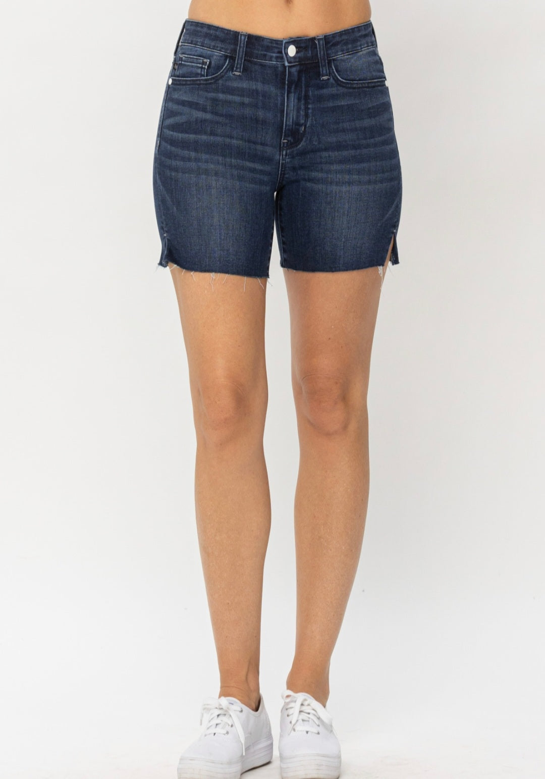 JUDY BLUE MID LENGTH CUT OFF SHORTS