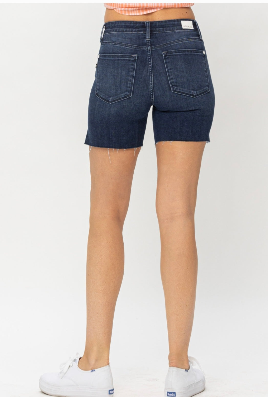 JUDY BLUE MID LENGTH CUT OFF SHORTS