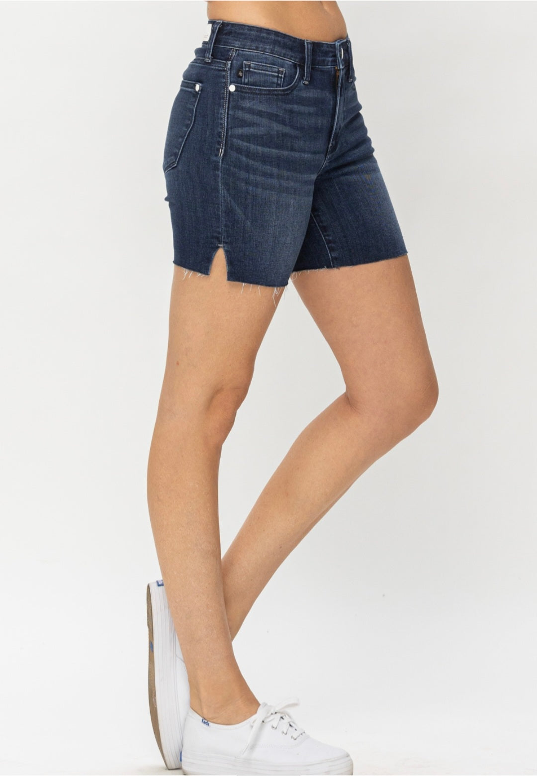 JUDY BLUE MID LENGTH CUT OFF SHORTS