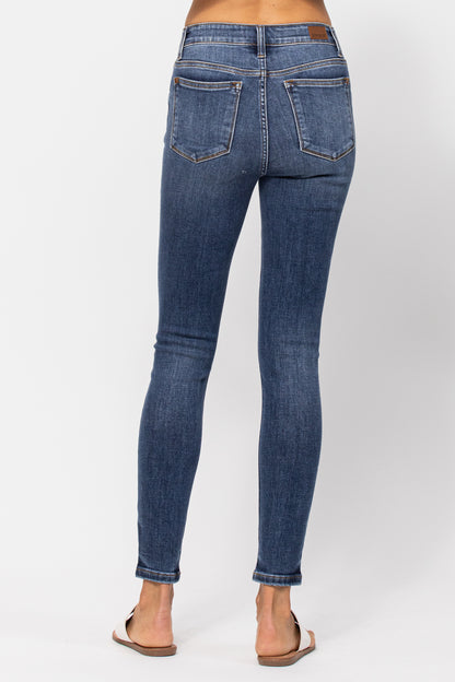 JUDY BLUE MID-RISE SKINNY W/ HANDSAND