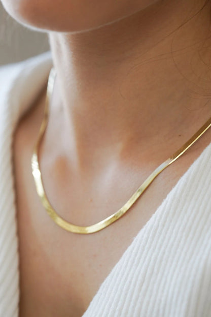 LIA NECKLACE