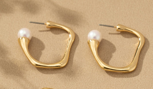 PEARLS WAVY HOOP