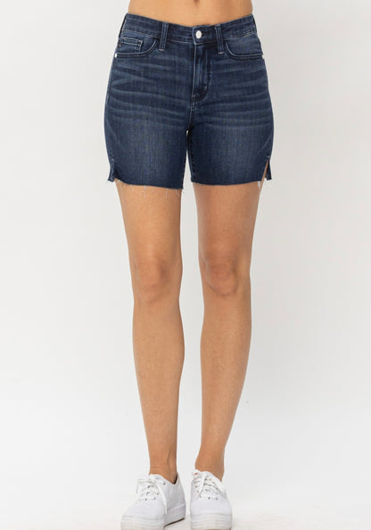 JUDY BLUE MID LENGTH CUT OFF SHORTS