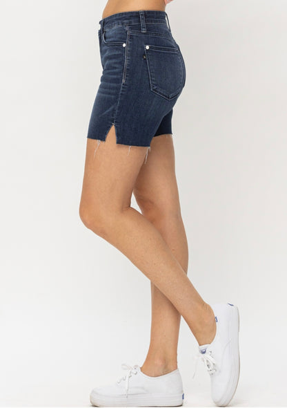 JUDY BLUE MID LENGTH CUT OFF SHORTS